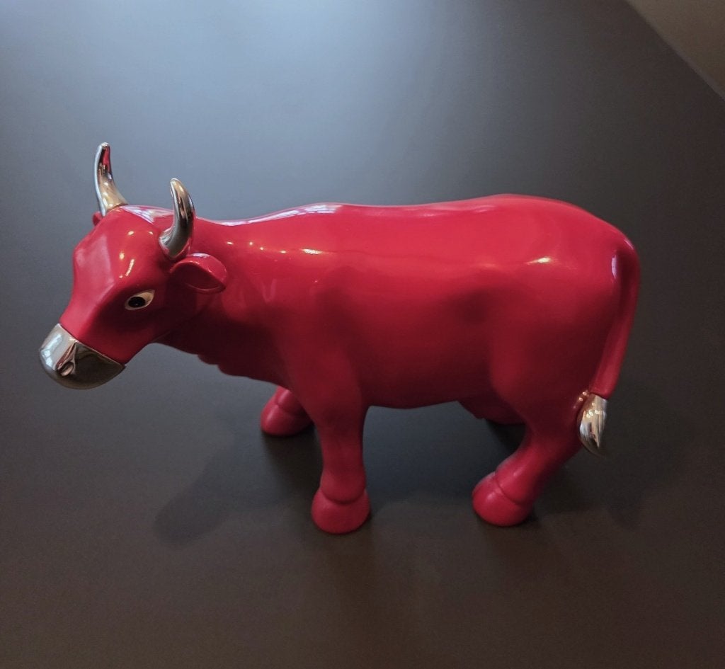 STIER - KERAMIEK - ROOD ZILVEREN ACCENTEN, Ophalen of Verzenden, Zo goed als nieuw, Overige soorten, Beeldje of Figuurtje