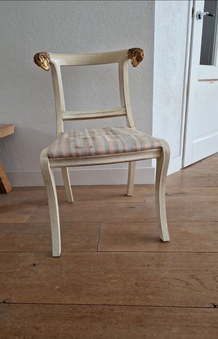 Antieke stoel met ramshoofden, Ophalen of Verzenden