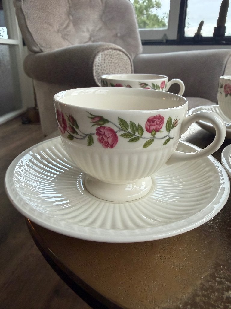 Wedgwood Rosalind 12 theekopjes met schotels Made in England, Ophalen, Zo goed als nieuw, Overige stijlen, Kop(pen) en/of Schotel(s)