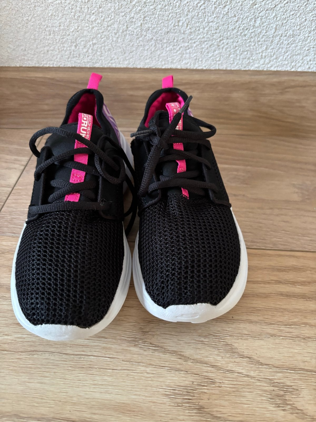 Skechers Go Run Sportschoenen Zwart/Roze Maat 32, Ophalen of Verzenden, Zo goed als nieuw, Meisje, Sportschoenen
