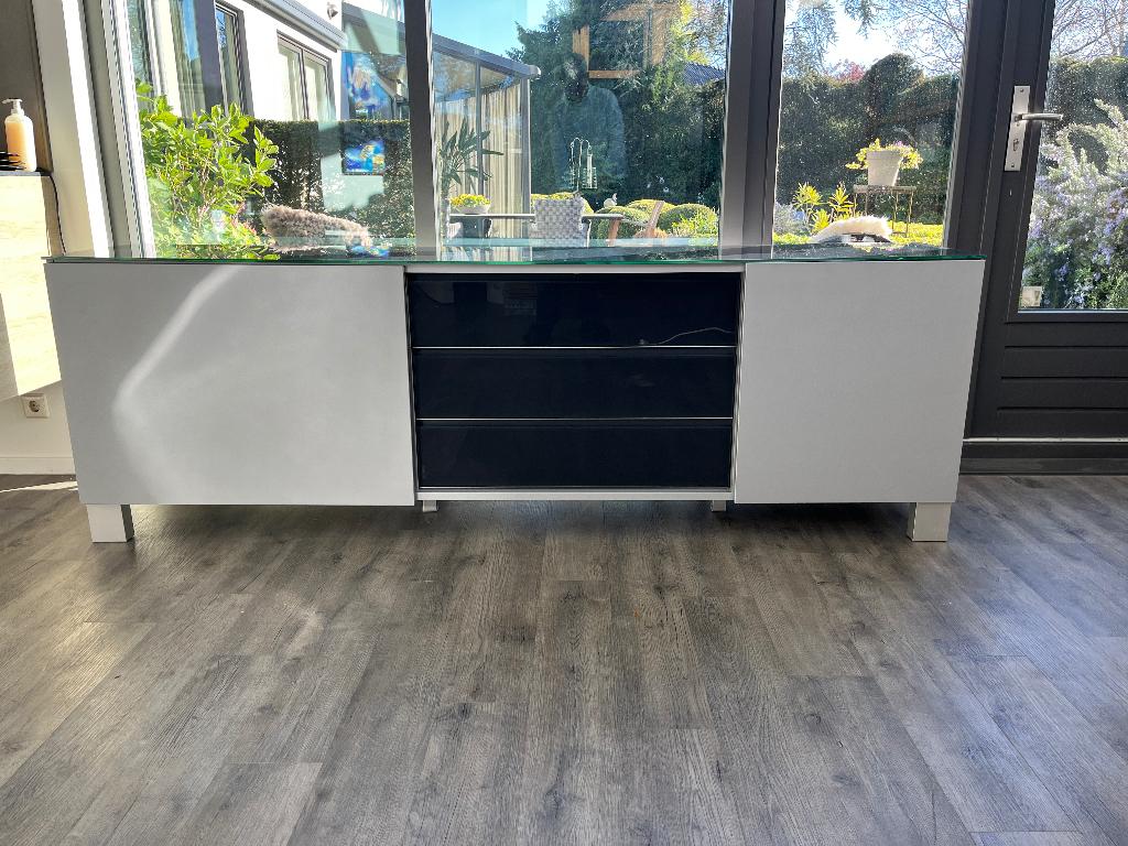 Dressoir (modern)grijs met glasplaat, Ophalen, Overige materialen, Gebruikt, Met deur(en)