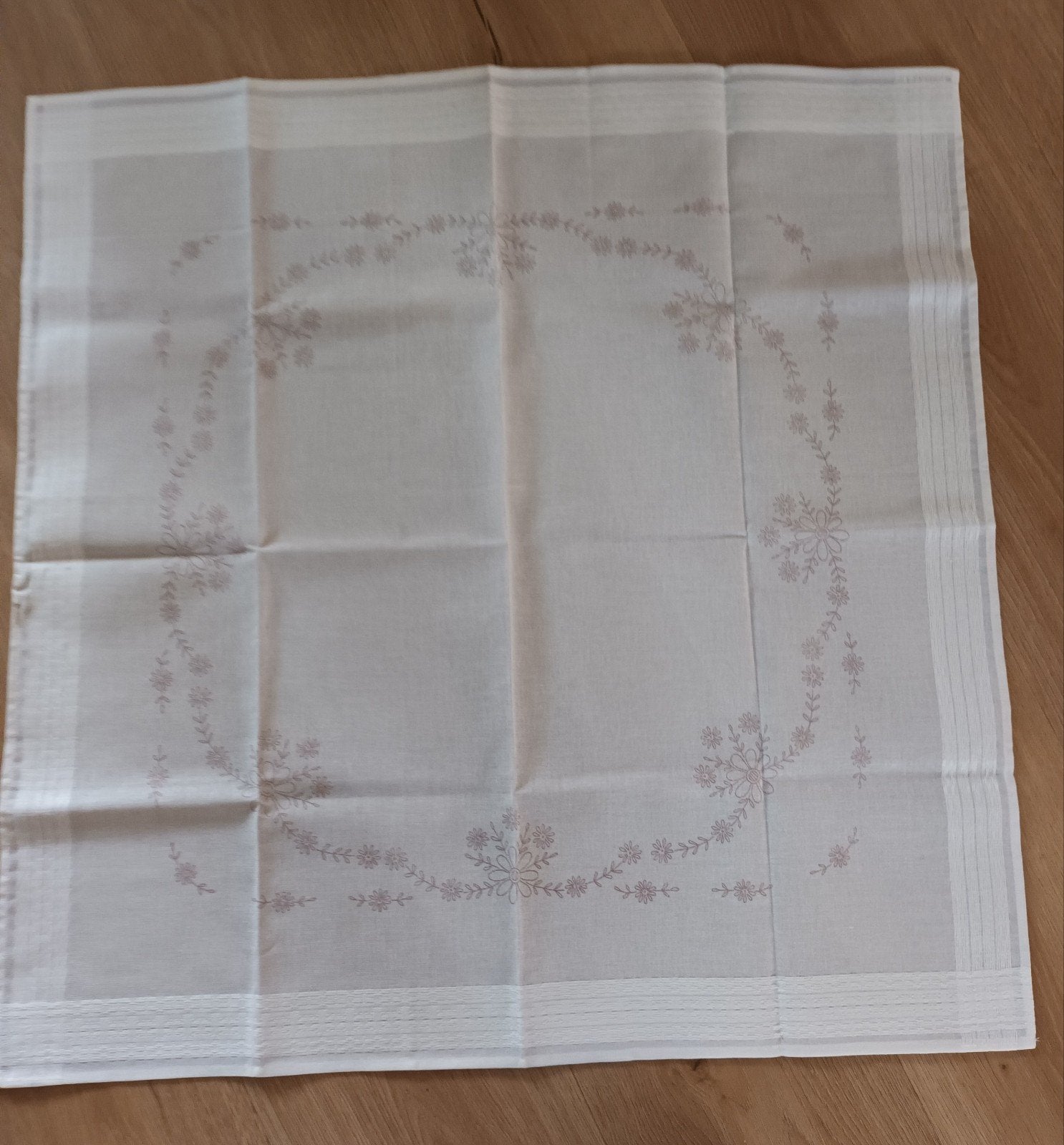 tafelkleedje om te borduren, Vierkant, Nieuw, Ophalen of Verzenden, 79 cm