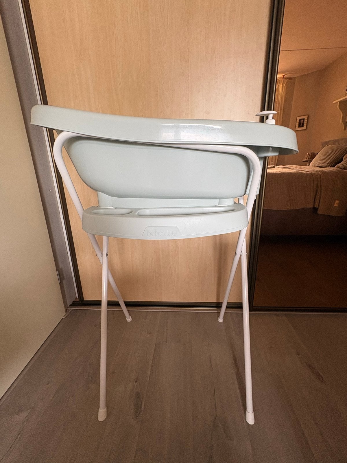 Bébé-jou babybadje met standaard en accessoires, Ophalen, Zo goed als nieuw, Badje, Bébé-jou