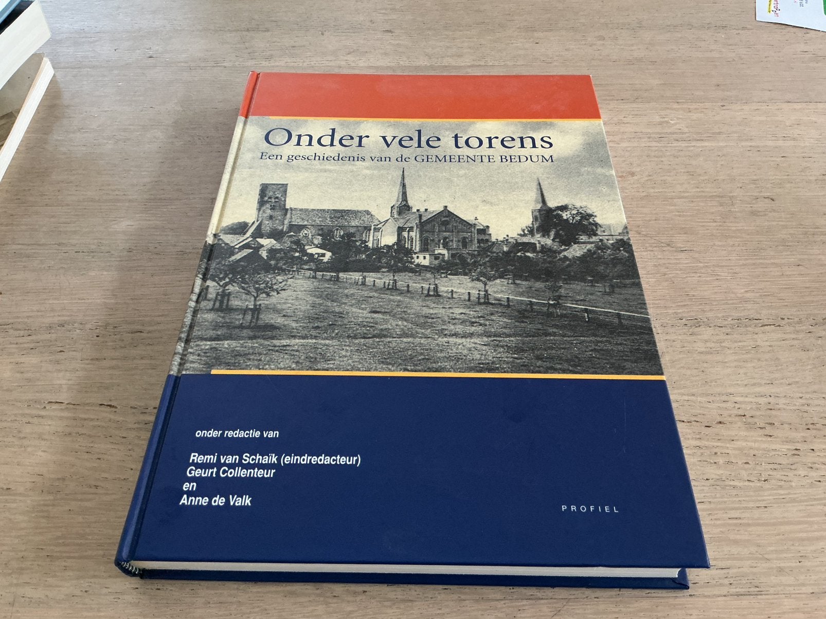 R. van Schaik -Onder vele torens.Geschiedenis gemeente Bedum, Boeken, Ophalen of Verzenden, Zo goed als nieuw, R. van Schaik