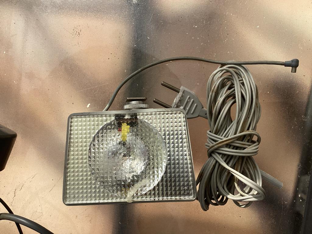 Oude flitser met kabel en stekker, Ophalen of Verzenden, Niet werkend, Overige merken