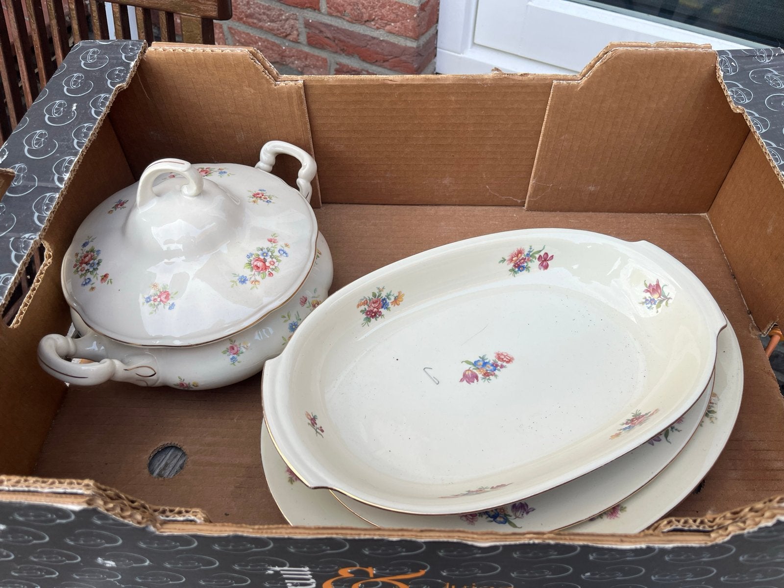 Vintage servies set met bloemmotief - Made in Poland, Ophalen