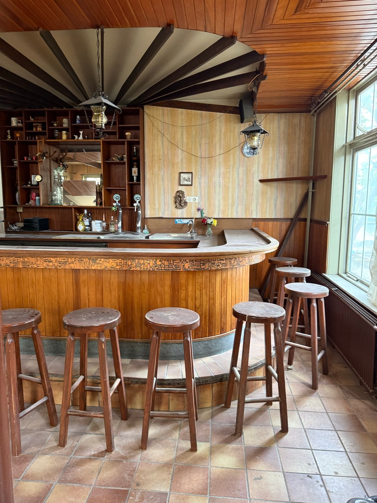 Gebruikte Bar met Krukken - Zelf Demontage, Zakelijke goederen, Horeca | Meubilair en Inrichting, Barinrichting, Gebruikt, Ophalen of Verzenden