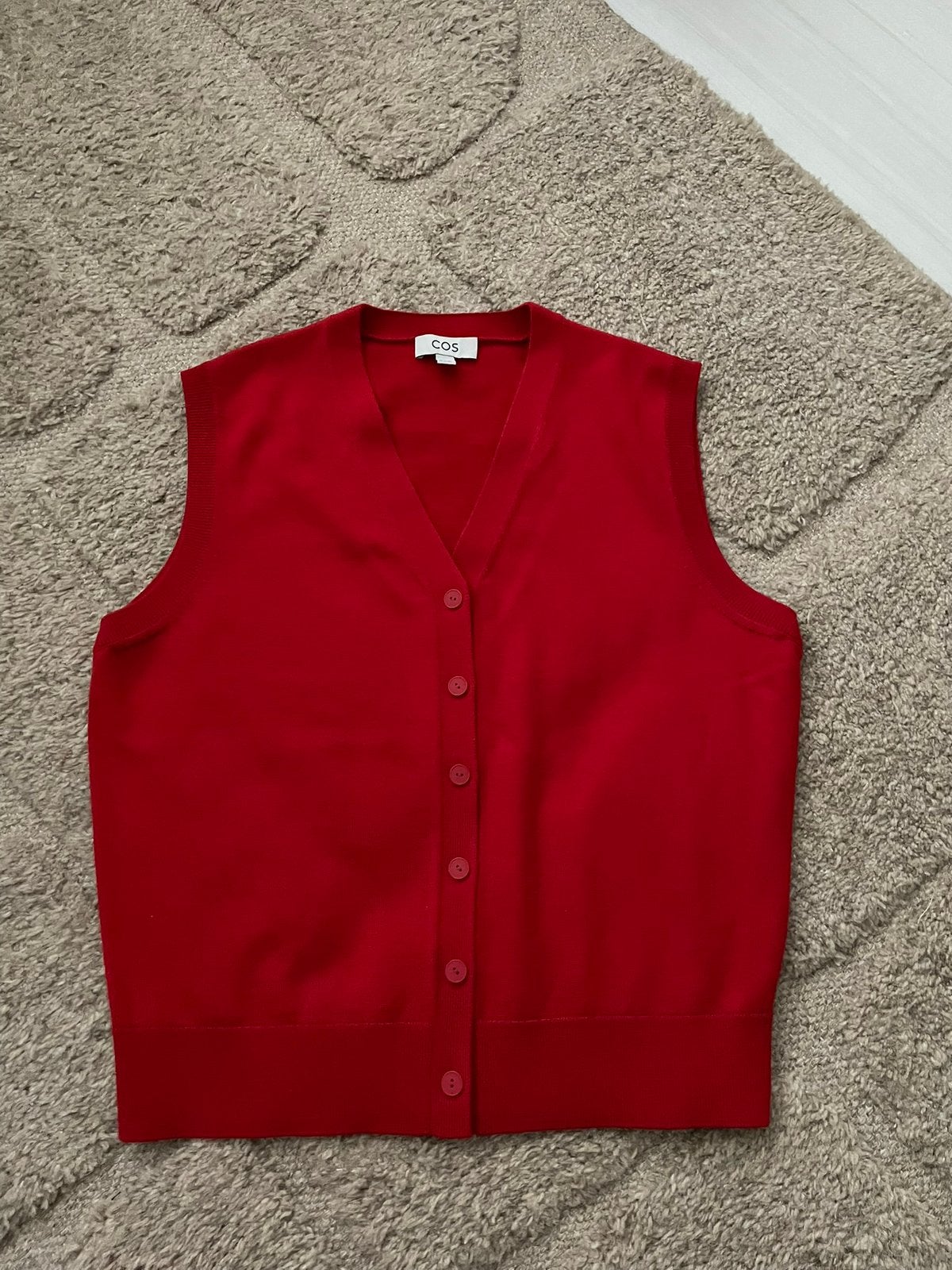 COS, gebreid gilet, wol, maat S, Kleding | Dames, Ophalen of Verzenden, Zo goed als nieuw, Maat 36 (S), Rood