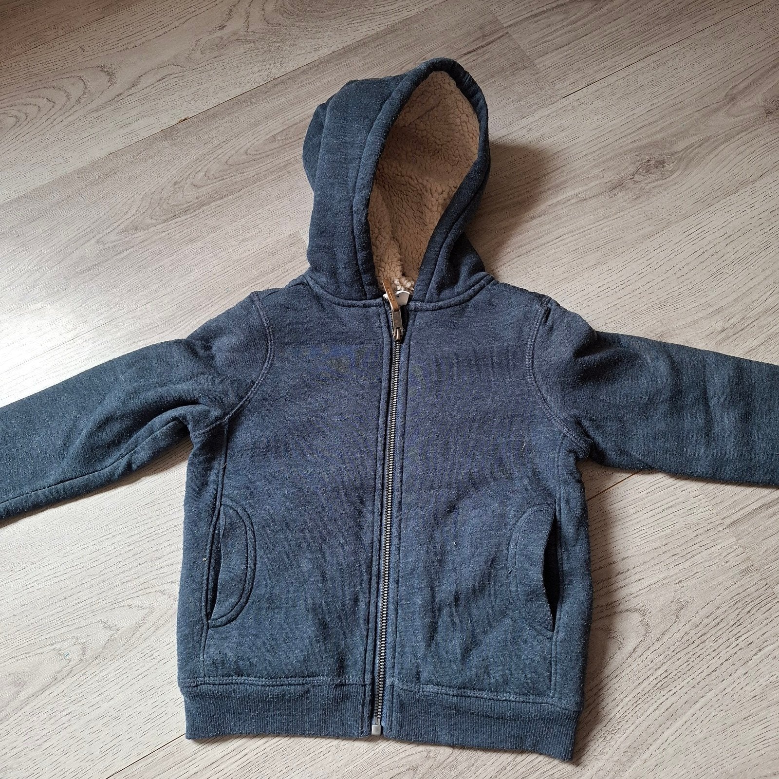 Warme hoodie met teddy voering 110/116, Ophalen of Verzenden, Zo goed als nieuw, Jongen of Meisje