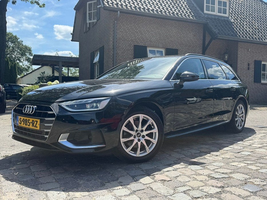 Audi A4 Avant 35 TFSI Advanced Edition Digi dash,Led,Ecc,Nav, 4 cilinders, A4, Zwart, Origineel Nederlands