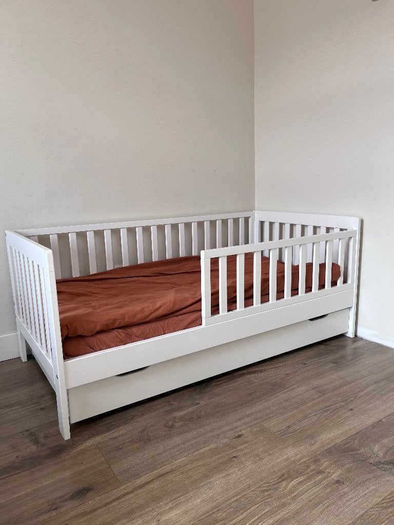Peuter kinder bed (zeer compleet!!), Huis en Inrichting, Ophalen, Eenpersoons, Wit, 190 cm of minder