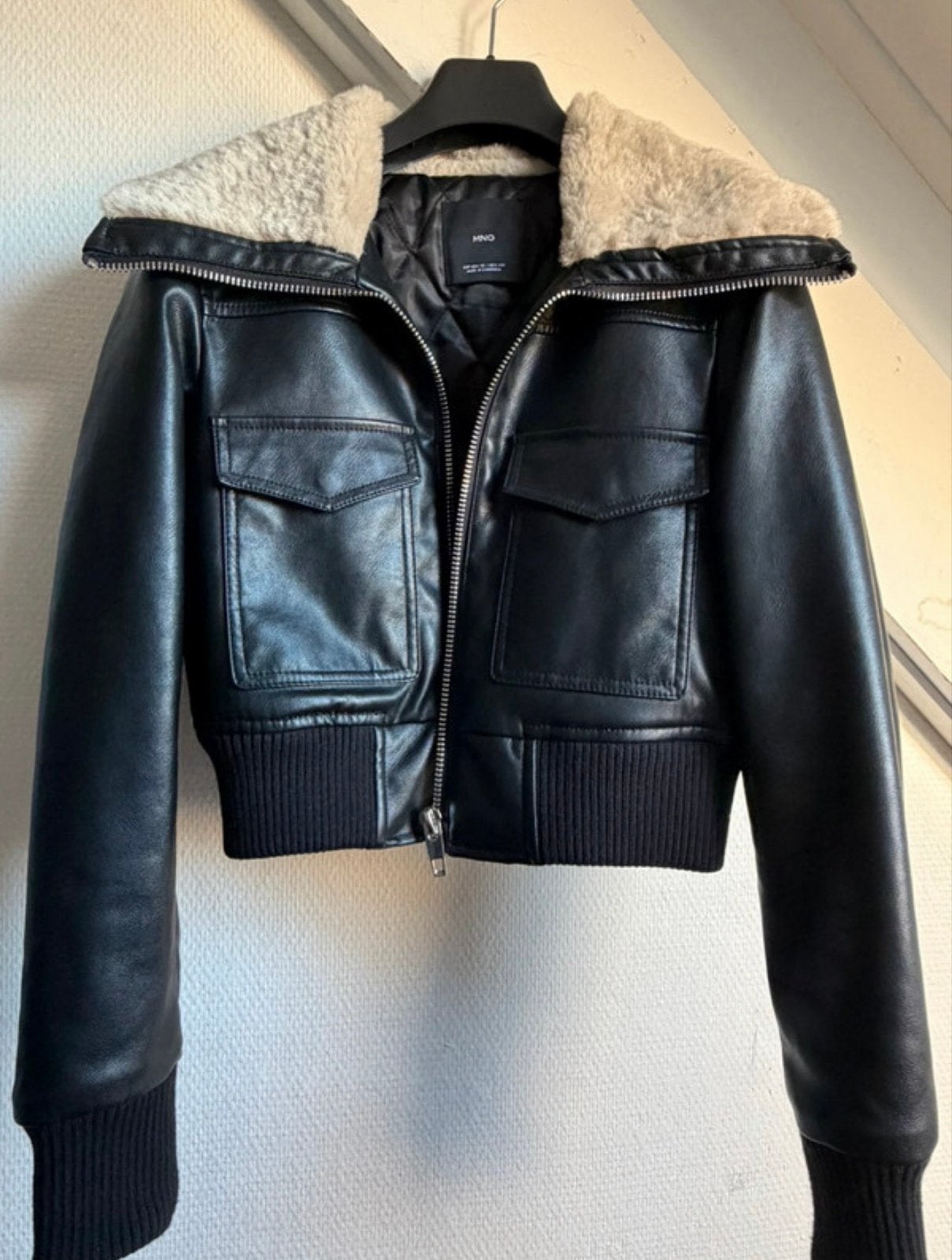 MNG Zwart Bomberjack met Teddykraag, Kleding | Dames, Ophalen of Verzenden, Zo goed als nieuw, Maat 34 (XS) of kleiner, Zwart