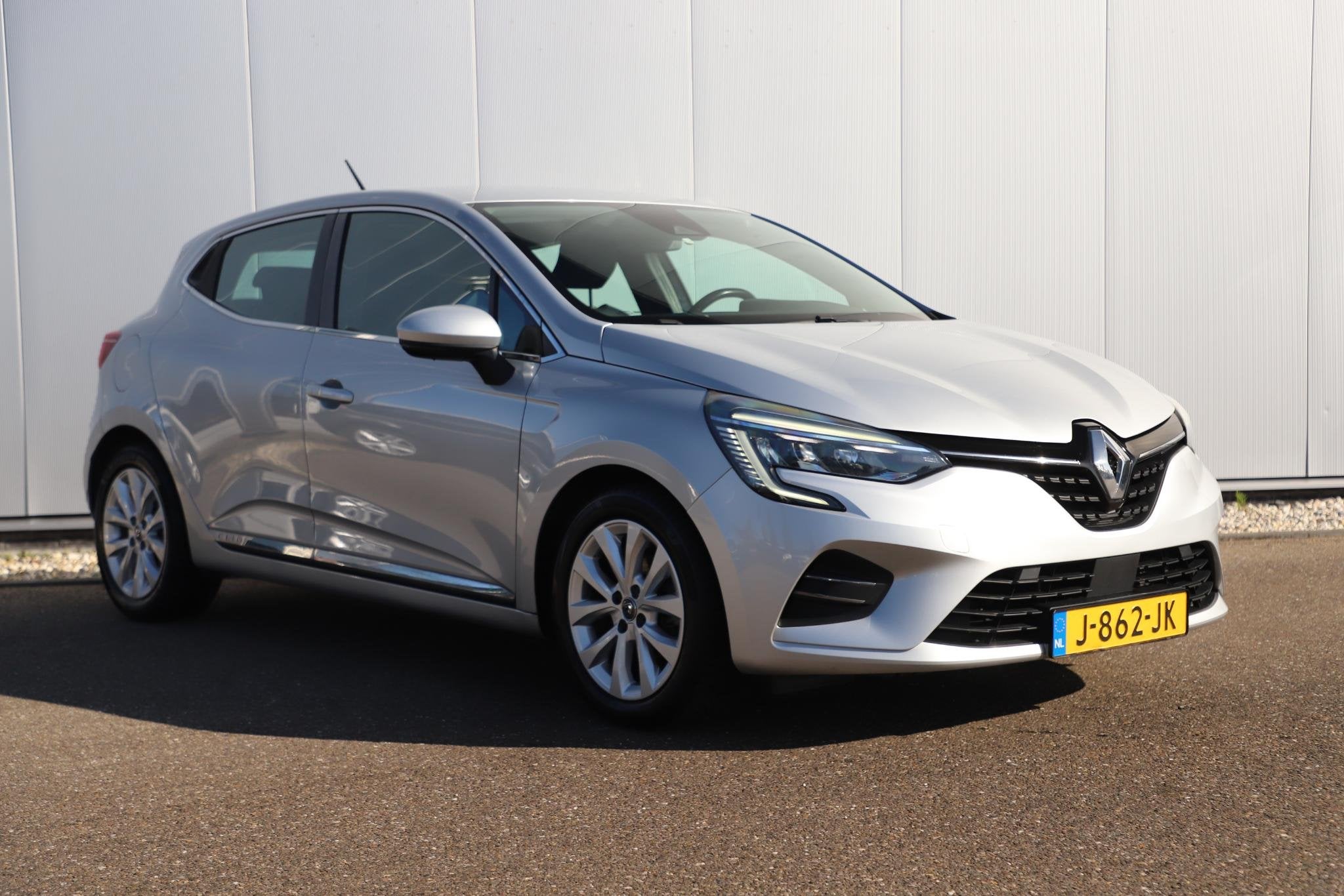 Renault Clio 1.0 TCe Intens 101PK Half Leder Navigatie Carpl, Auto's, Voorwielaandrijving, 101 pk, Gebruikt, Euro 6