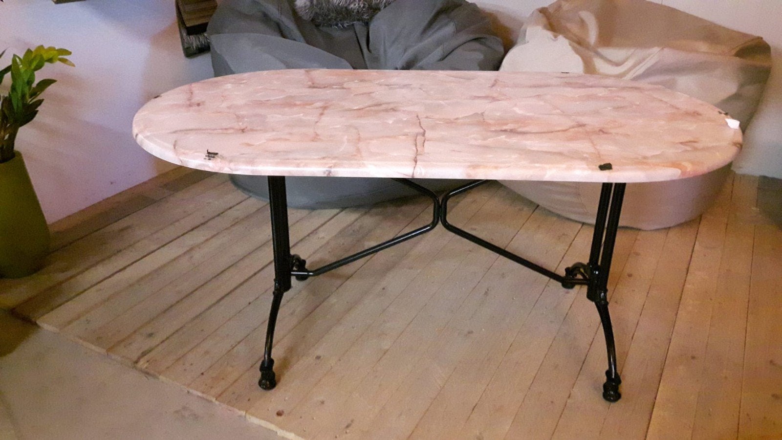Ovalen tafel met smeedijzeren onderstel, Ophalen, Nieuw