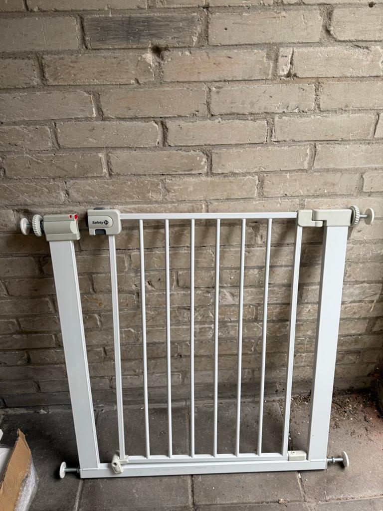 Baby Stair Gate, Kinderen en Baby's, Traphekjes, Ophalen, Zo goed als nieuw, Metaal of IJzer, Klemhekje