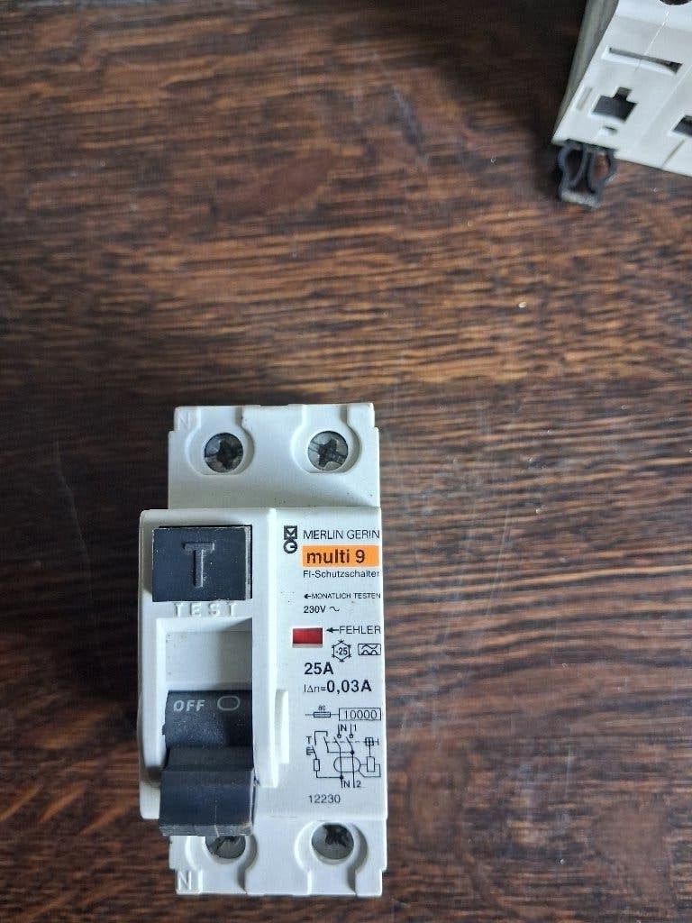 Merlin Gerin installatieautomaat/aardlek, Ophalen, Gebruikt