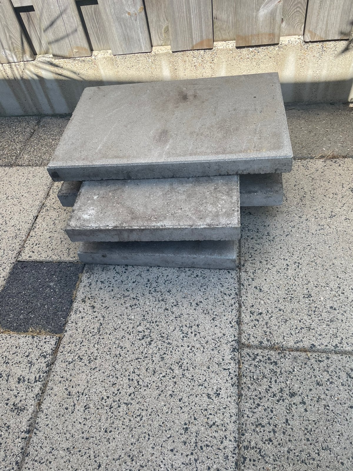 Gratis 60x40 betontegels 4stuks, Ophalen of Verzenden, Zo goed als nieuw, Beton, Terrastegels