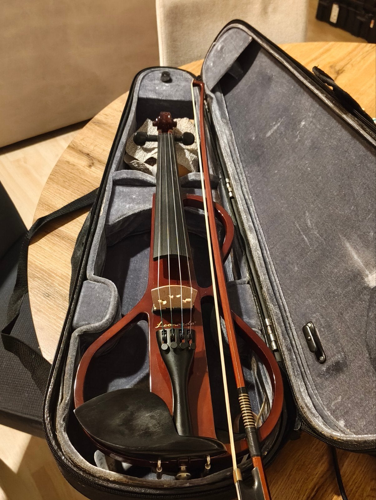 Leonardo elektrische viool met koffer, Muziek en Instrumenten, Ophalen, Elektrisch, Viool, Zo goed als nieuw