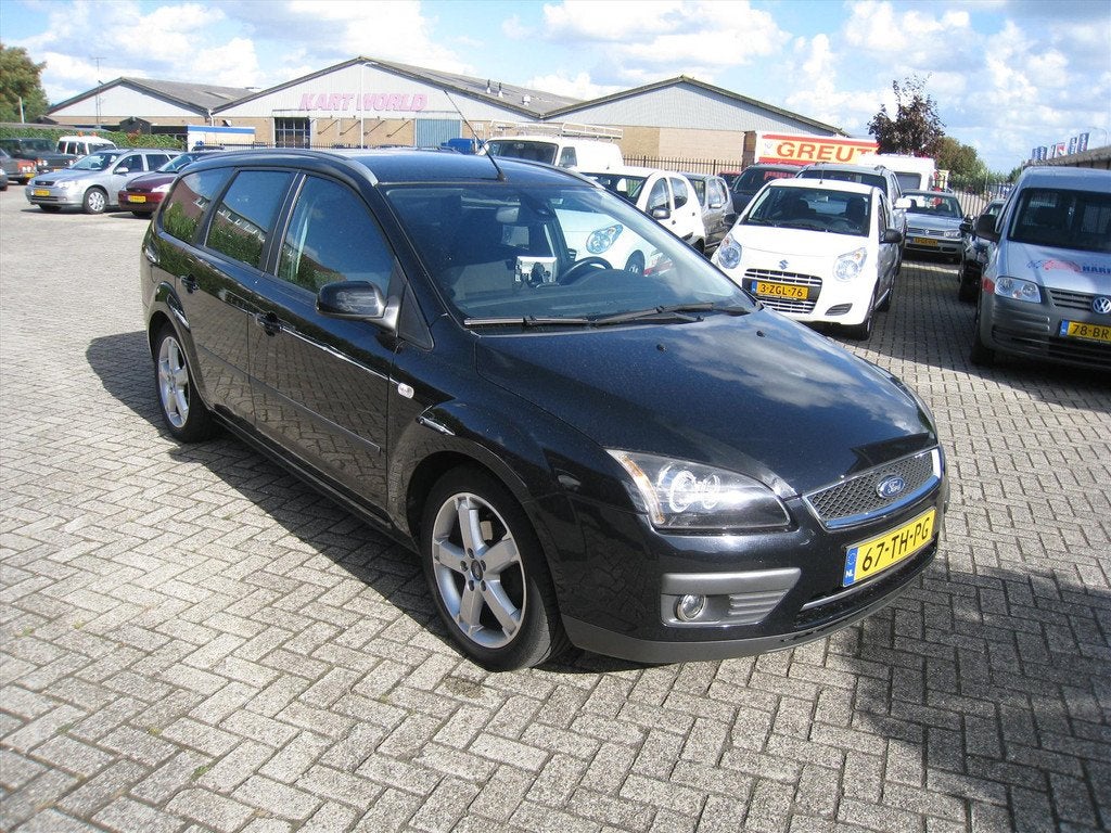 FORD Focus 1.6 16V 74KW WGN CHAMPION, Auto's, Gebruikt, Zwart, 4 cilinders, 635 kg