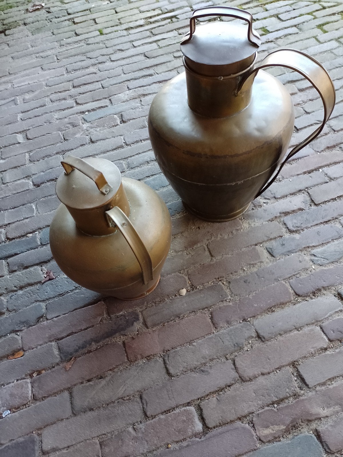 2 antieke koperen messing melkkannen melkbus schenkkan, Ophalen of Verzenden