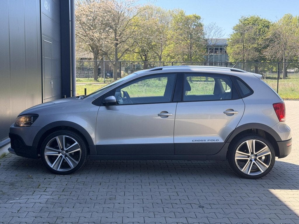 Volkswagen Polo 1.2 TSI Cross Airco Trekhaak, Voorwielaandrijving, Euro 5, Stof, Zwart