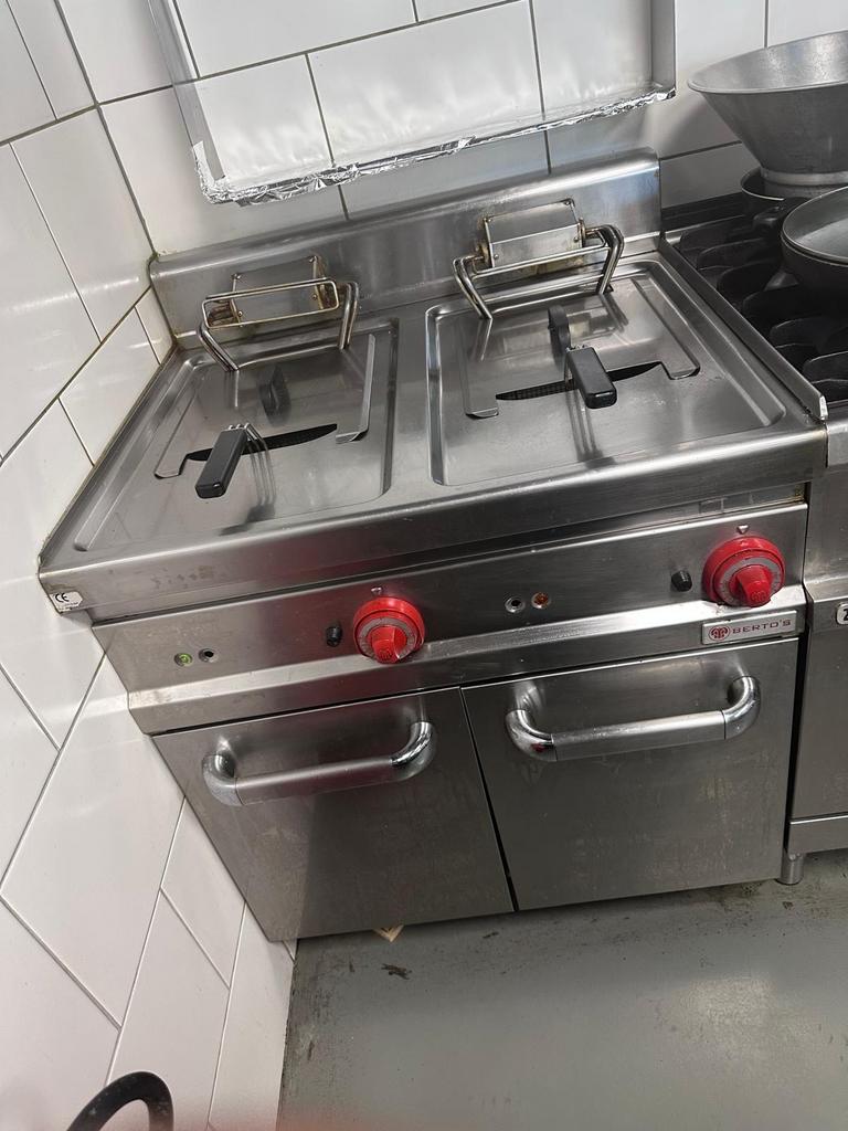 Professionele elektrische dubbele friteuse van Berto's, Zakelijke goederen, Horeca | Keukenapparatuur, Ophalen of Verzenden, Gebruikt