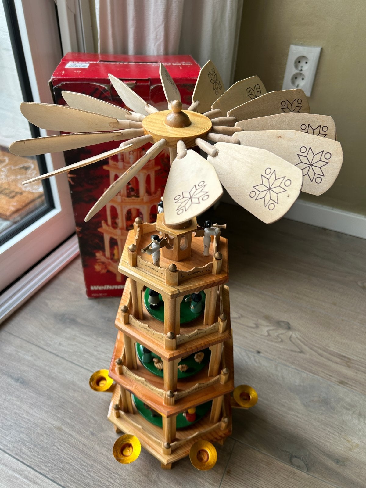 kerstpyramide 4 etages, Diversen, Ophalen of Verzenden, Zo goed als nieuw