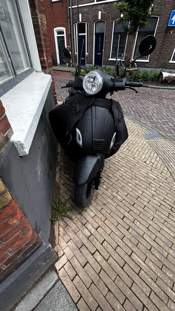 Te koop: Senzo Riva de Luxe – mat zwart, Fietsen en Brommers, Scooters | Vespa, Ophalen, Gebruikt, Overige modellen, Maximaal 45 km/u