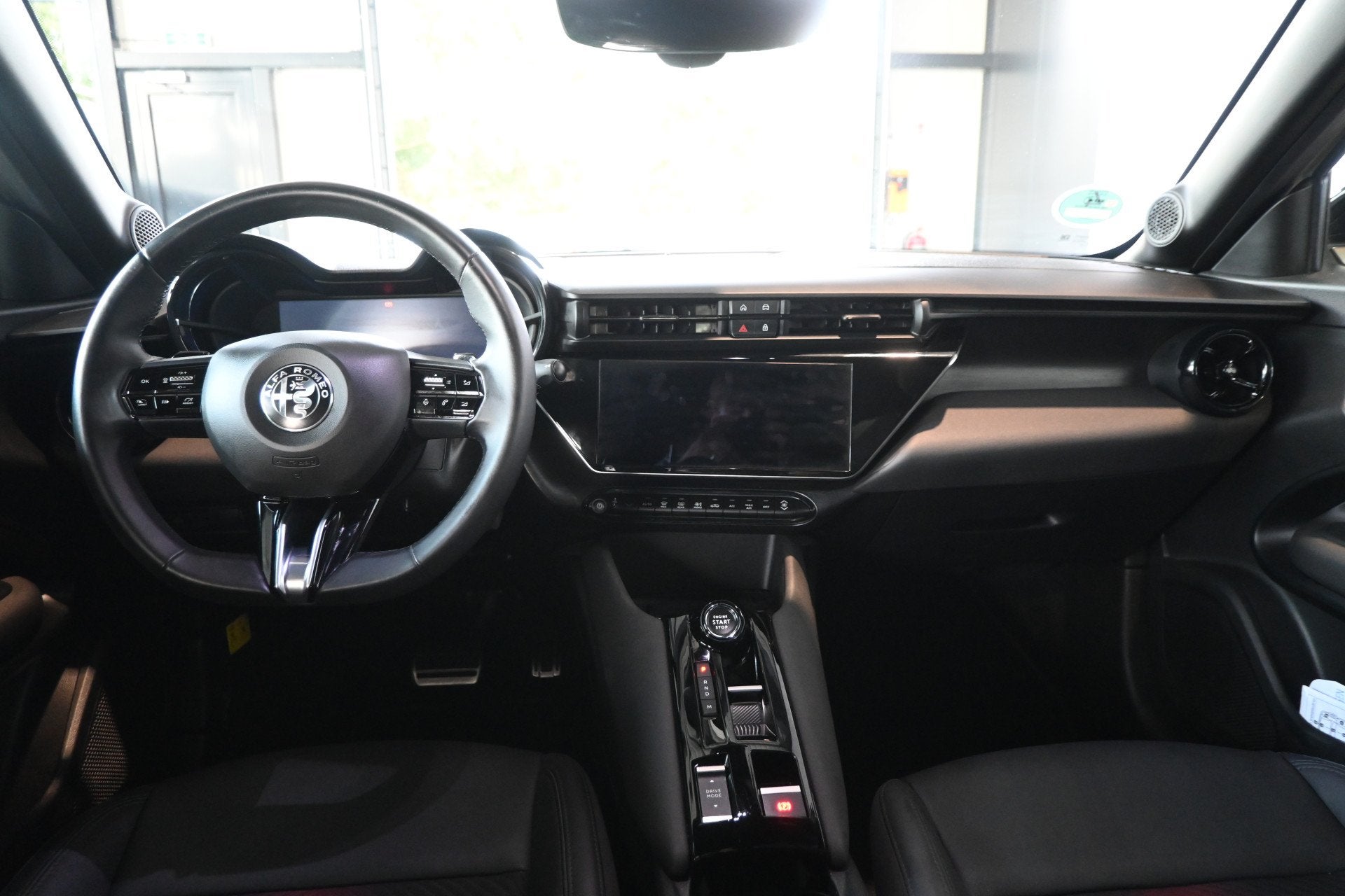 Alfa Romeo Junior 1.2 Turbo Hybrid Ibrida Speciale Adaptieve, Auto's, 145 pk, 1199 cc, Met garantie (alle), Origineel Nederlands