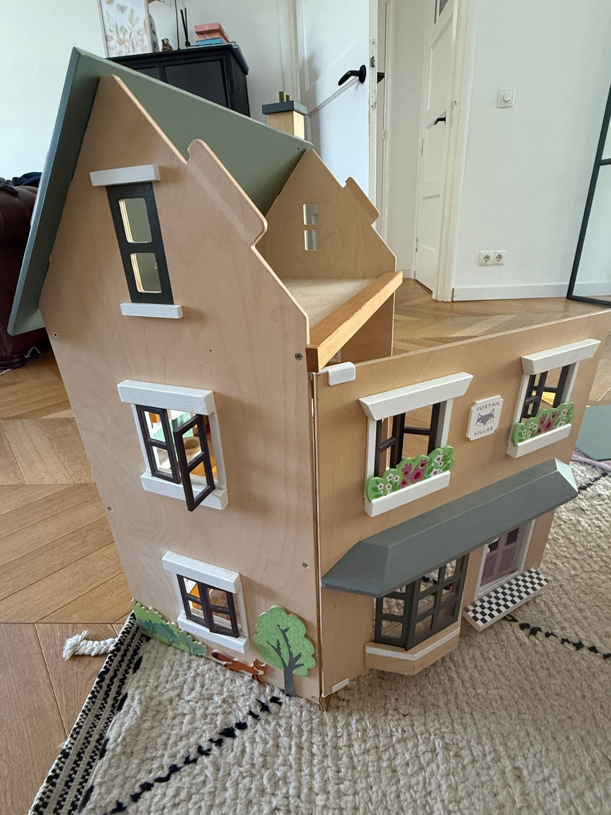 Tender Leaf Toys Villa Fox Poppenhuis met Interieur en Poppe, Kinderen en Baby's, Ophalen, Gebruikt, Poppenhuis