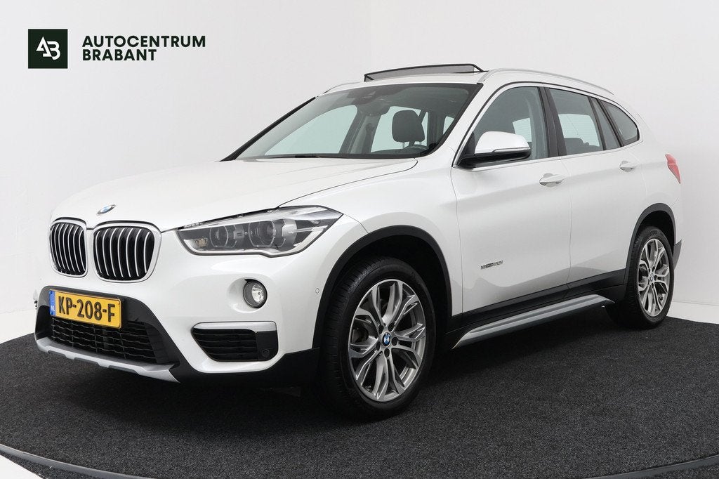 BMW X1 SDrive20i Centennial High Executive (PANORAMADAK, TRE, Auto's, BMW, 1998 cc, Bedrijf, SUV of Terreinwagen, 1460 kg