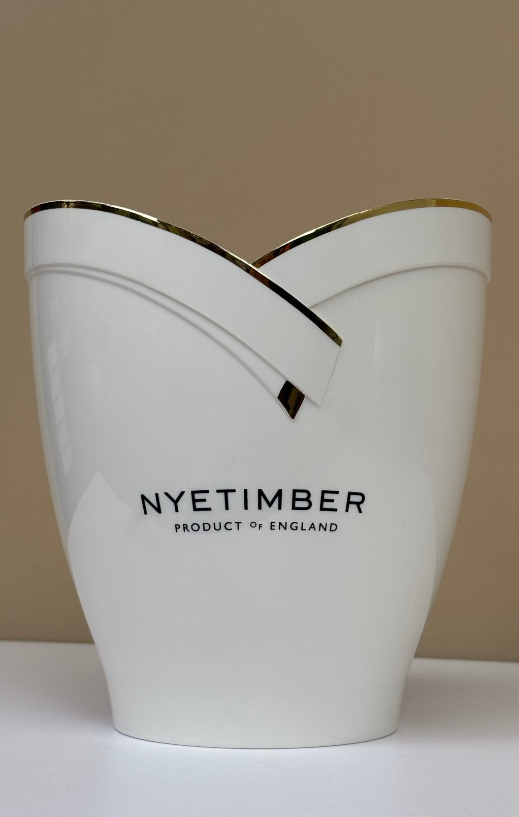 Nyetimber product of England kunststof champagne wijn koeler, Huis en Inrichting, Woonaccessoires | Wijnrekken, Kunststof, ., Ophalen of Verzenden
