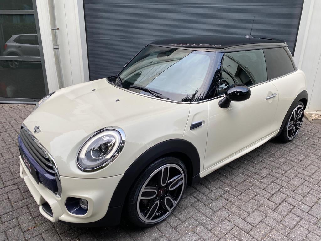 Mini Mini 1.5 Cooper John Cooper Works NAP Xenon/LED/18 Inch, Auto's, Mini, Voorwielaandrijving, 136 pk, Gebruikt, 4 stoelen