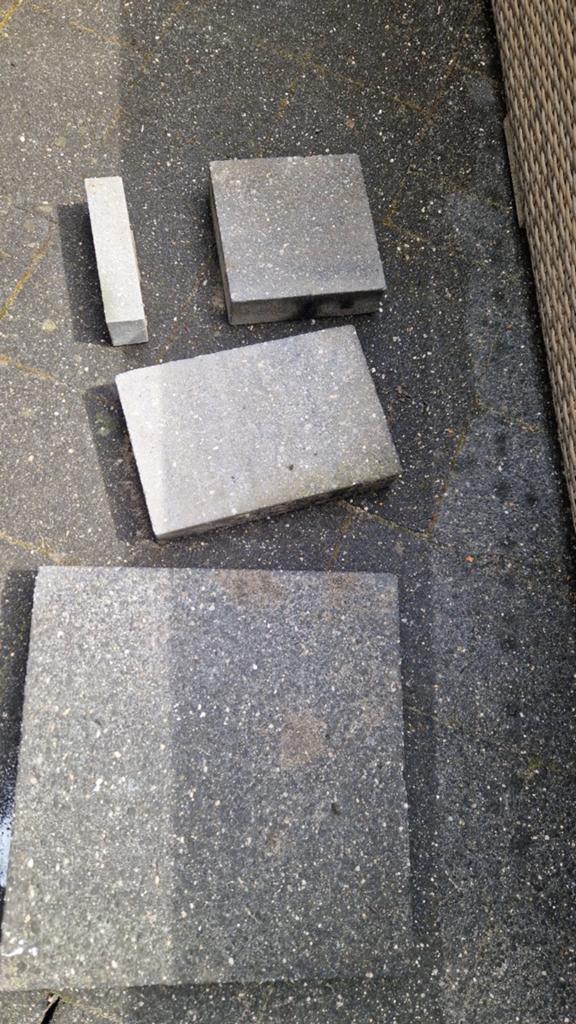 GRATIS ruim +/- 25m² tuintegels ophalen Woerden, Tuin en Terras, Tegels en Klinkers, Ophalen, Gebruikt, Beton, Terrastegels