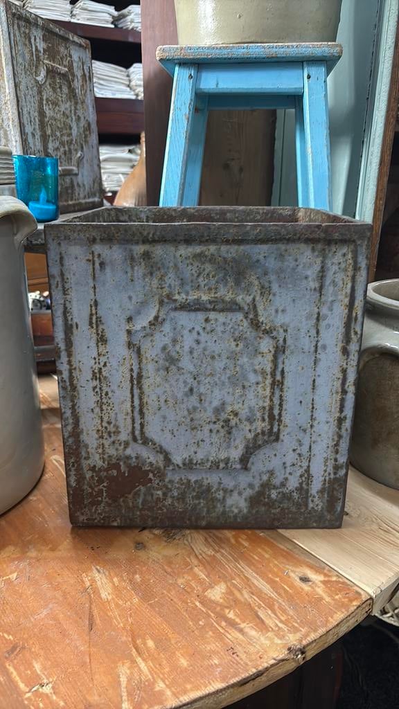 Franse gietijzeren tuinvaas carlotte antiek en brocante, Antiek en Kunst, Ophalen of Verzenden