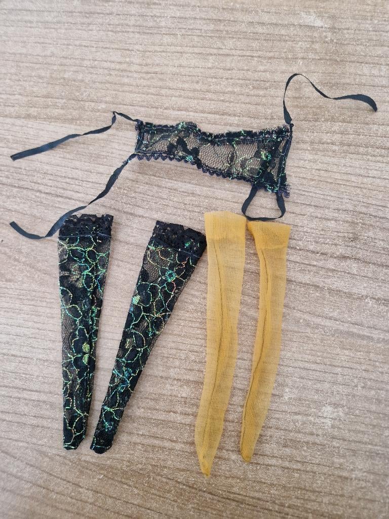 barbie panty zwart bewerkt en nude met zwarte bovenstuk, Ophalen of Verzenden, Gebruikt, Kleertjes
