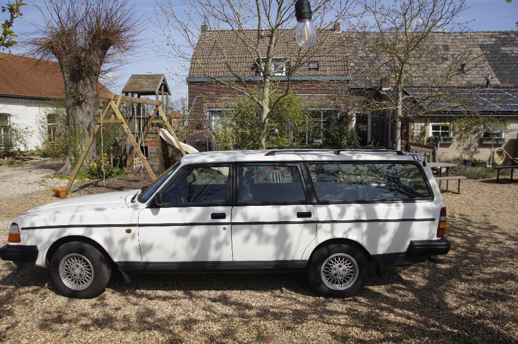 Volvo 240 Classic uit 1991, Voorwielaandrijving, Stof, 4 cilinders, 2315 cc
