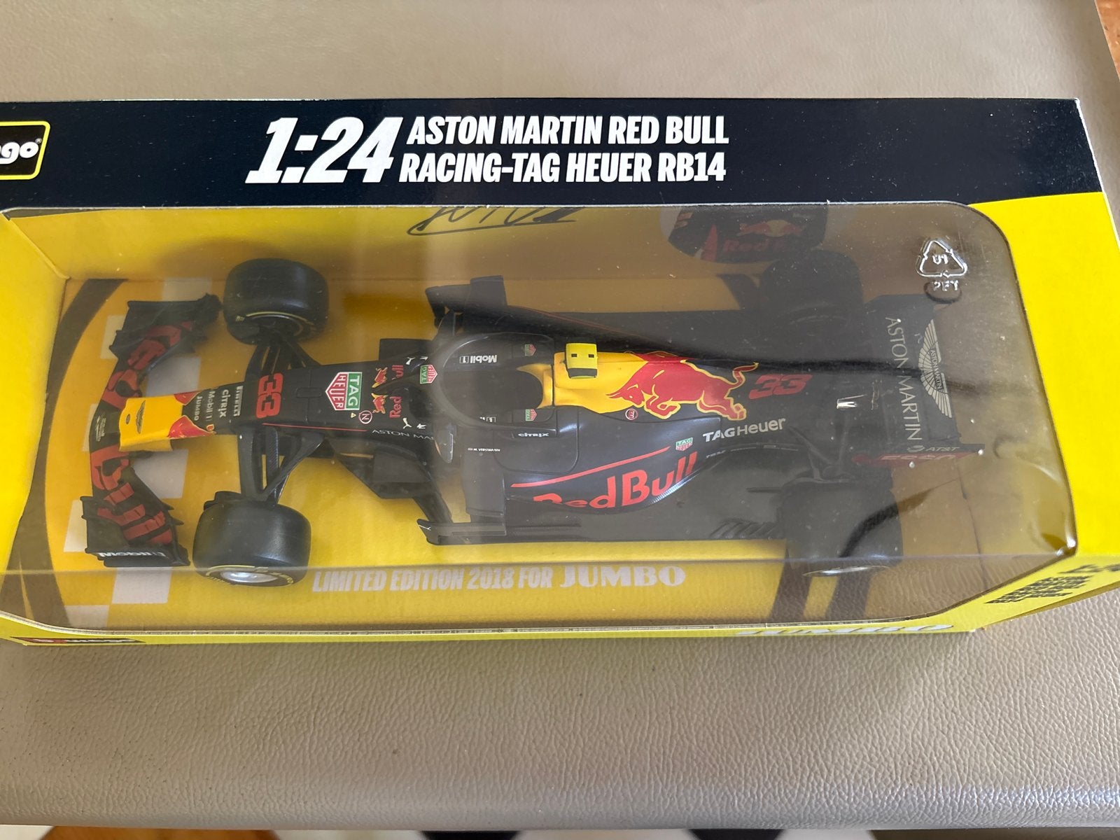 Red Bull Aston Martin Racing Auto + Cap - Limited Edition, Overige merken, Auto, 1:32 tot 1:50, Ophalen of Verzenden