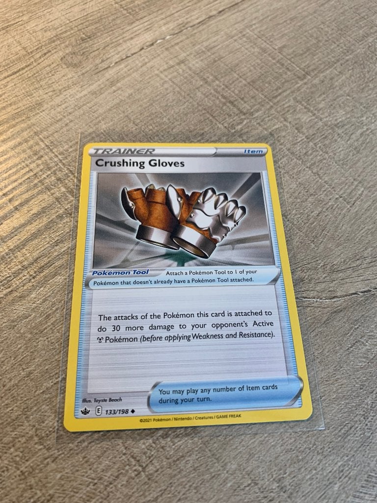 Crushing Gloves 133/198 Chilling Reign - Pokémon Kaart, Ophalen of Verzenden, Nieuw, Losse kaart