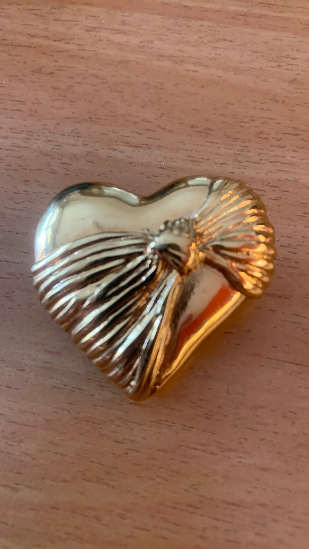 Broche Loris Azzaro. Hartvormig., Ophalen of Verzenden, Zo goed als nieuw, Zilver, Overige materialen