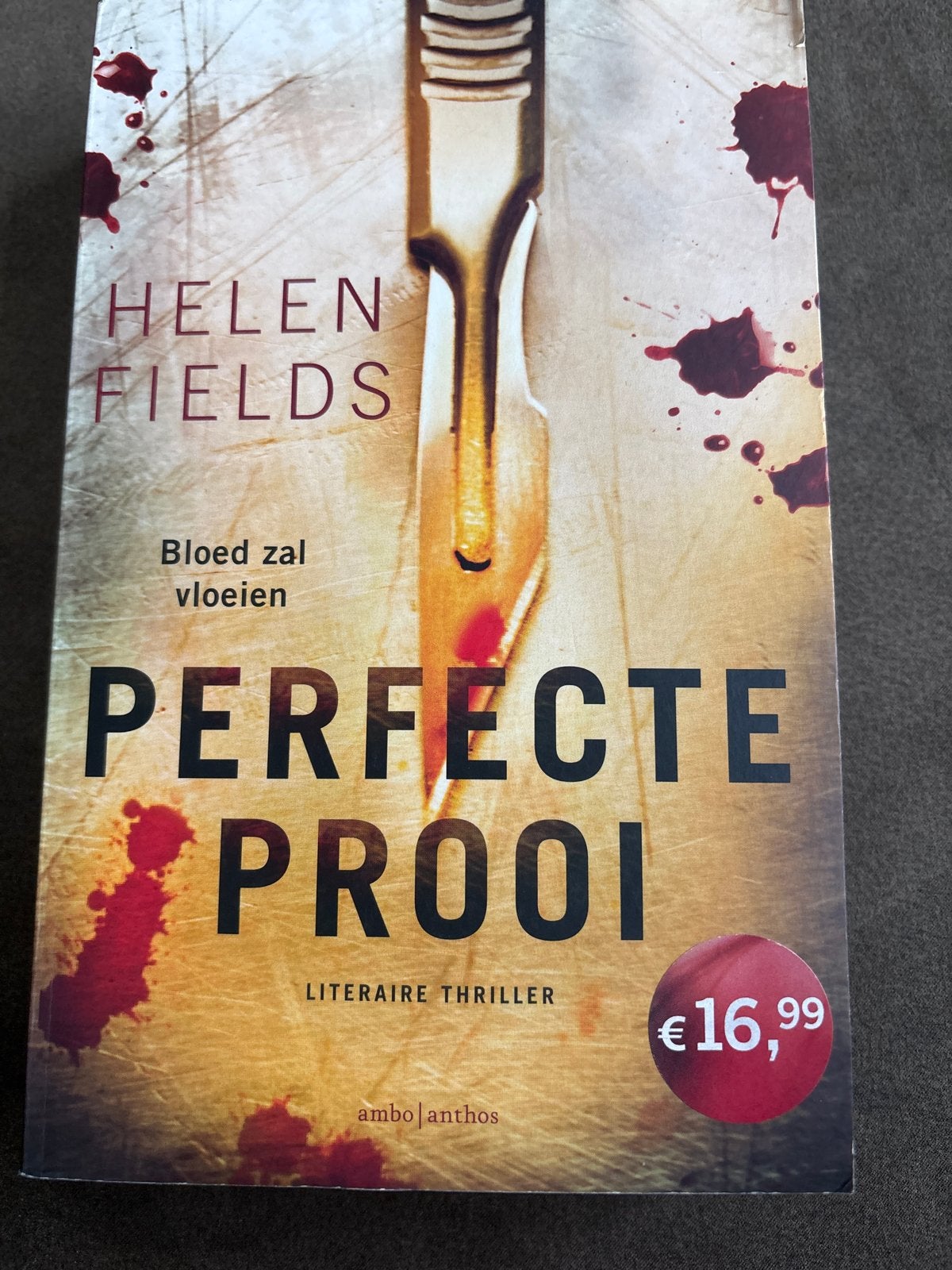 Perfecte Prooi - Helen Fields (Literaire Thriller), Boeken, Ophalen of Verzenden, Zo goed als nieuw, Europa overig
