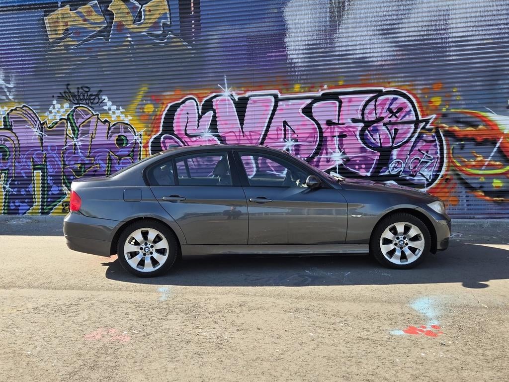BMW 3-Serie 2.0 I 320 AUT 2006 Grijs Export, Auto's, BMW, Achterwielaandrijving, 1995 cc, 4 cilinders, Leder en Stof