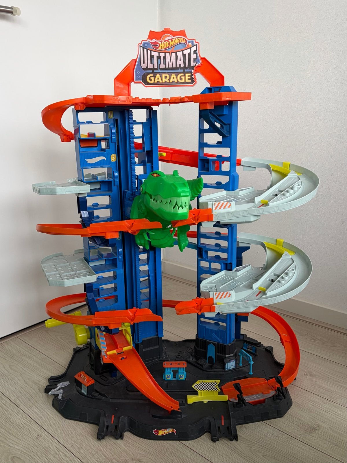 Hot Wheels Ultimate Garage met T-Rex, Ophalen, Zo goed als nieuw