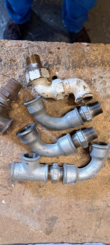 Diverse metalen bochten en T-stukken voor leidingwerk, Overige materialen, Bochten, Gebruikt, Minder dan 2 meter