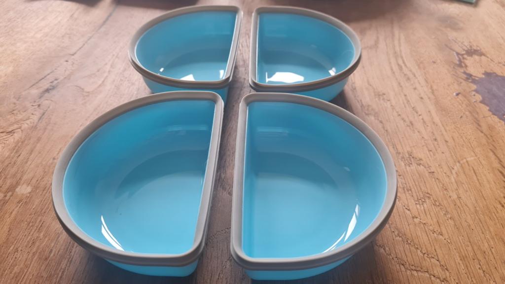 Surefeed 2 sets blauwe halve voerbakjes, Dieren en Toebehoren, Kattenvoerbakken en Drinkbakken, Ophalen of Verzenden, Automatisch