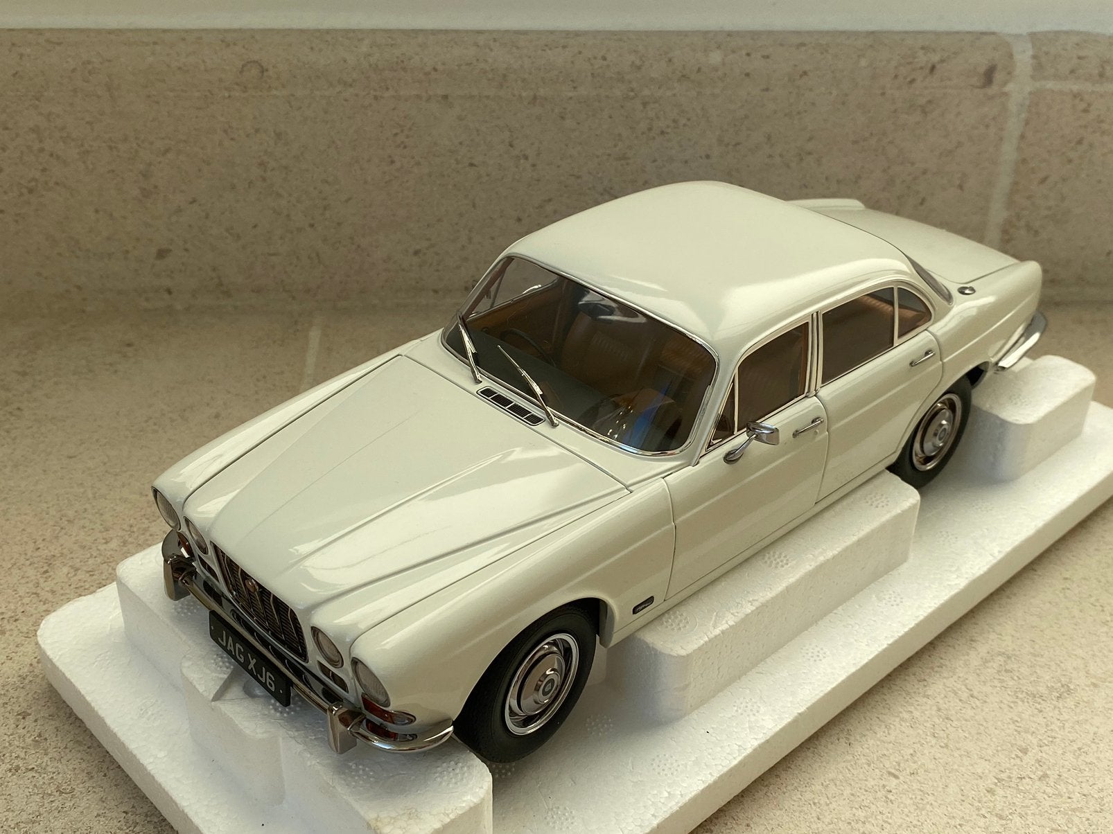 Paragon Jaguar XJ6 Series 1 - 1:18, Ophalen of Verzenden, Zo goed als nieuw, Auto, Overige merken