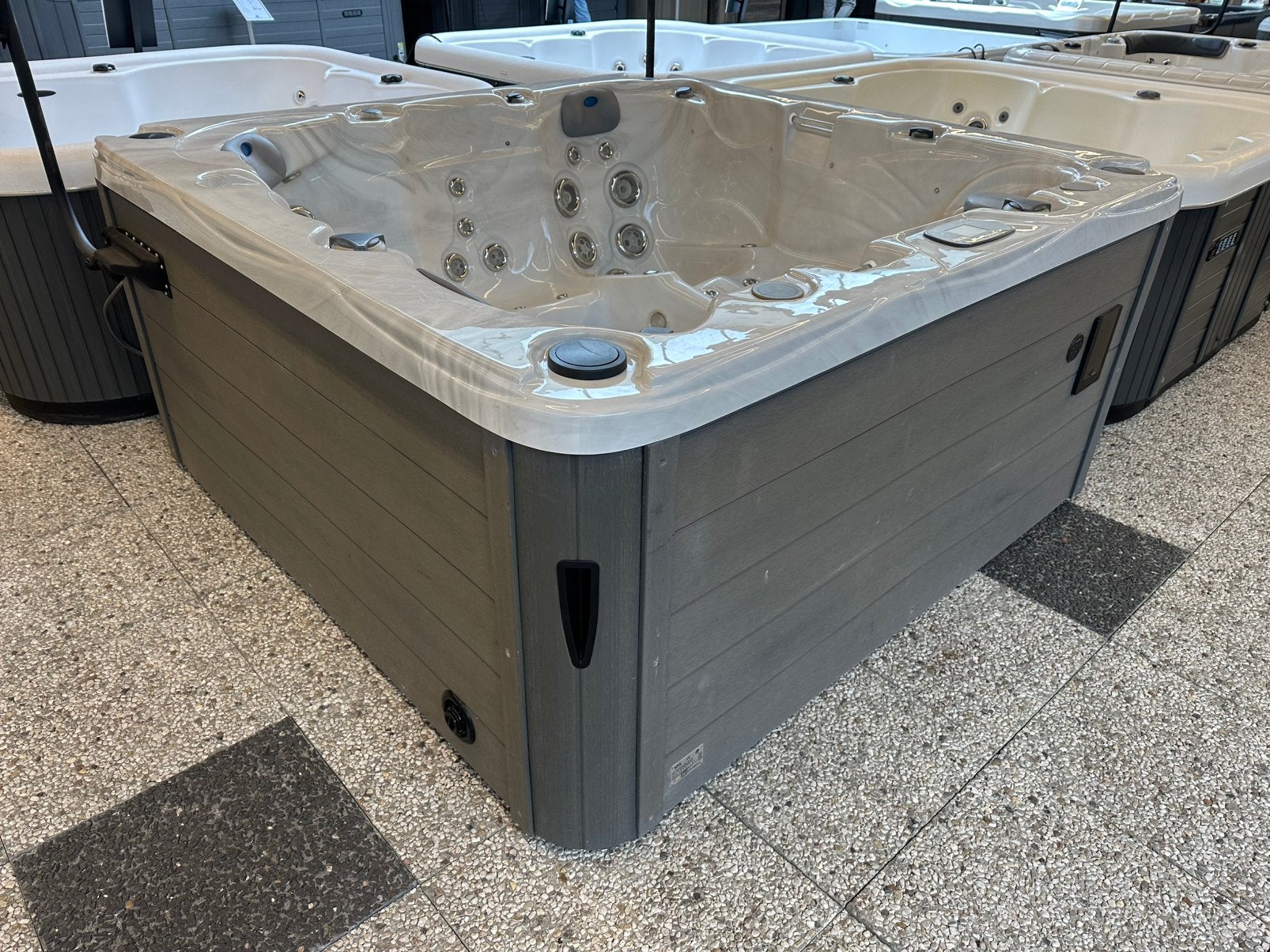 Fox Spa Mystic 2x2 5 pers BOMVOL, Tuin en Terras, Verzenden, Gebruikt, Afdekzeil, Vast