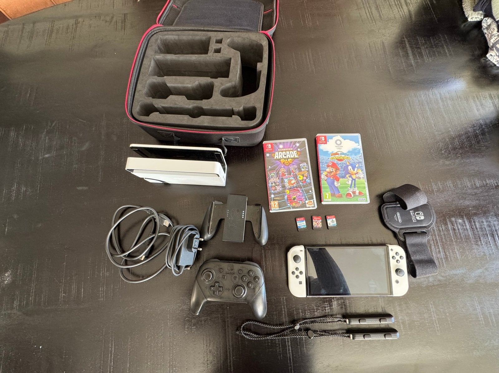 Nintendo Switch OLED met 2 controllers en 5 games, Spelcomputers en Games, Spelcomputers | Nintendo Switch, Zo goed als nieuw