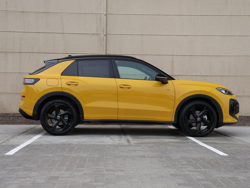 Volkswagen T-Roc R-Line First Edition 1.5 eTSI 110 kW / 150, Auto's, Volkswagen, Stof, 1498 cc, 4 cilinders, 150 pk