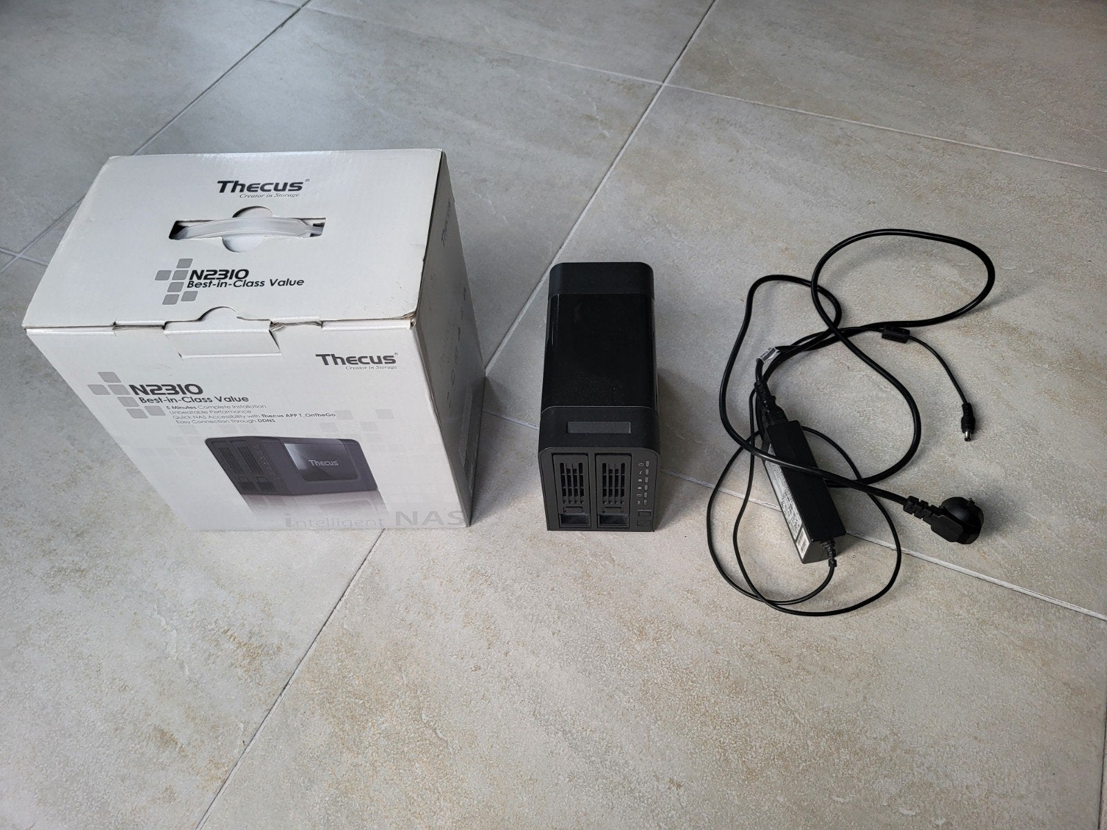 Thecus N2310 NAS - station en backup 5TB, Ophalen of Verzenden, Zo goed als nieuw